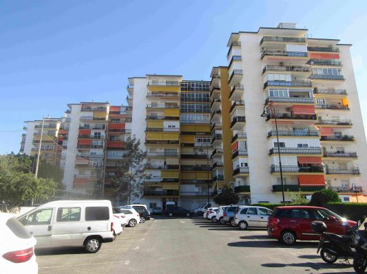 En venta Apartamento en planta alta, Fuengirola, Málaga, Andalucía, España